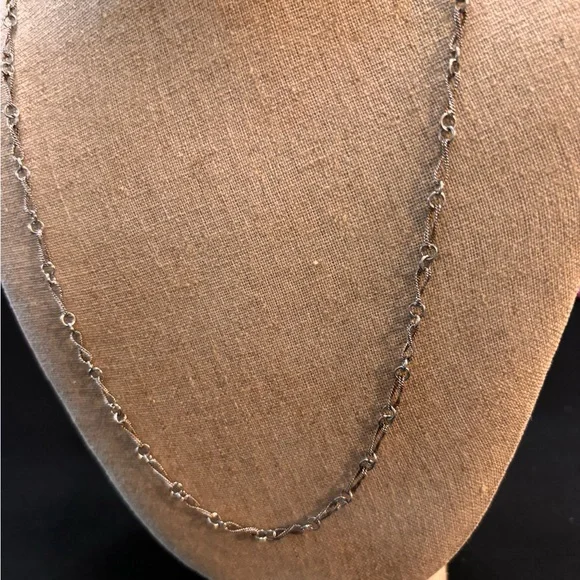 Elegant Silver Chain Necklace - Picture 4 of 12